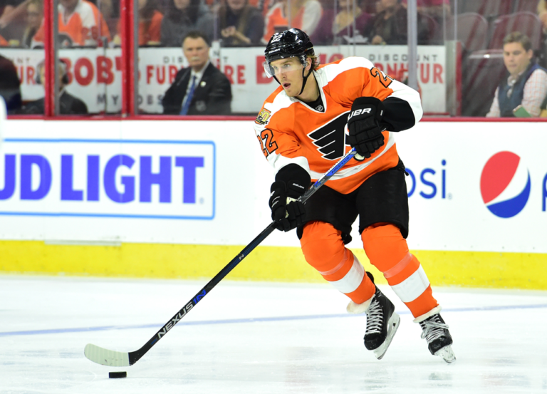 Flyers Weise Suspended